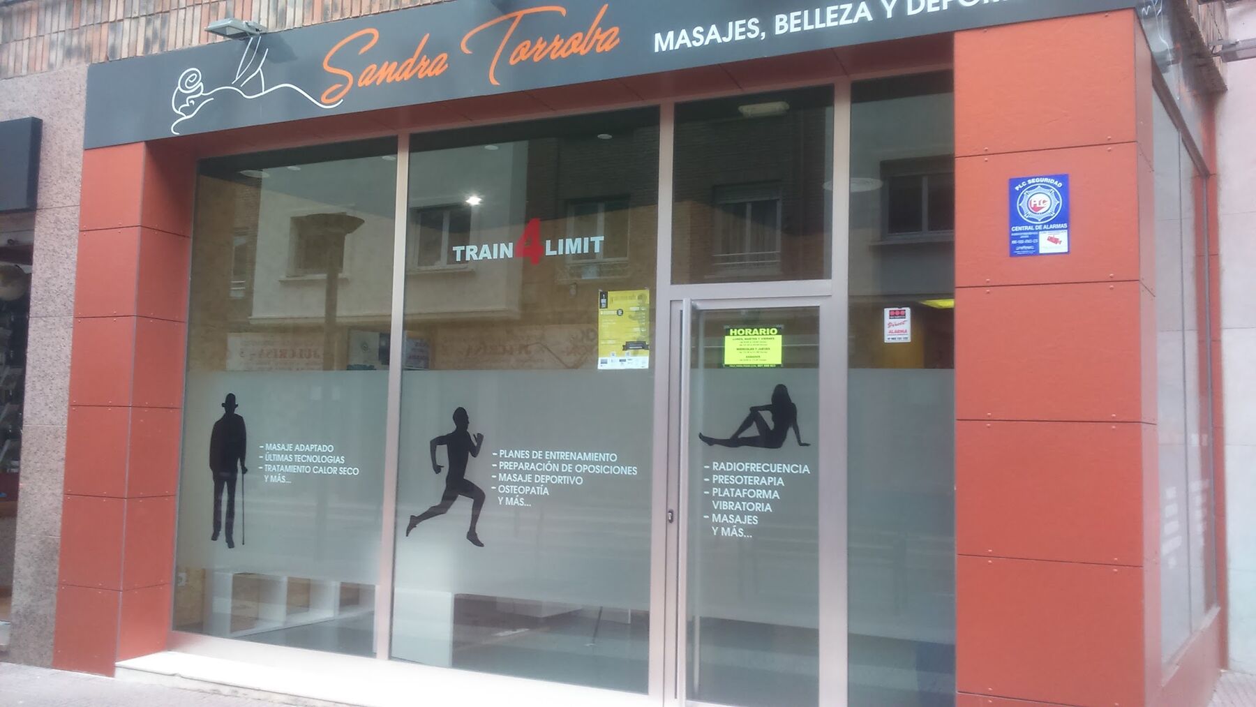 Fachada del centro de masajes, belleza y deporte Sandra Torroba en Logroño